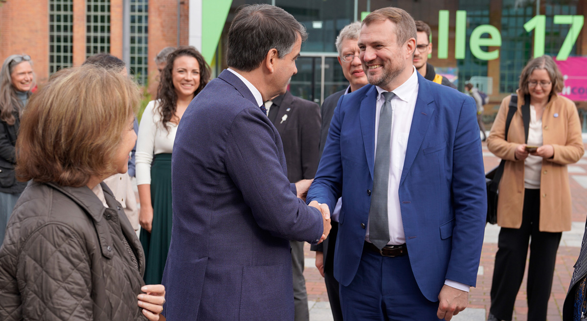 Kommissionsbesuch mit Wirtschaftsminister Daniel Keller an der TH Wildau