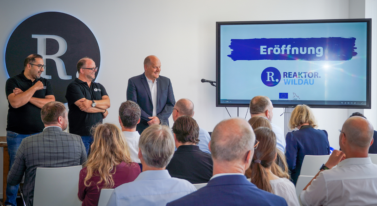 v. l. n. r. Rafael Kugel (CEO/Geschäftsführung), Sascha Schubert (Head of Marketing/Investor Network) und Samir Roshandel (Head of Program) bei der feierlichen Eröffnung v. l. n. r. Rafael Kugel (CEO/Geschäftsführung), Sascha Schubert (Head of Marketing/Investor Network) und Samir Roshandel (Head of Program) bei der feierlichen Eröffnung in Wildau