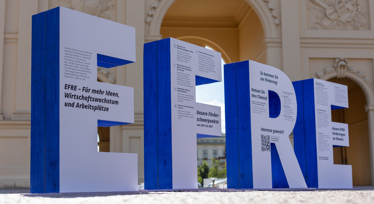 Darstellung der EFRE-Buchstaben auf Info-Tour