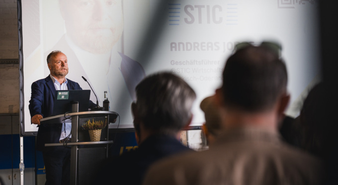 Andreas Jonas bei der Eröffnung