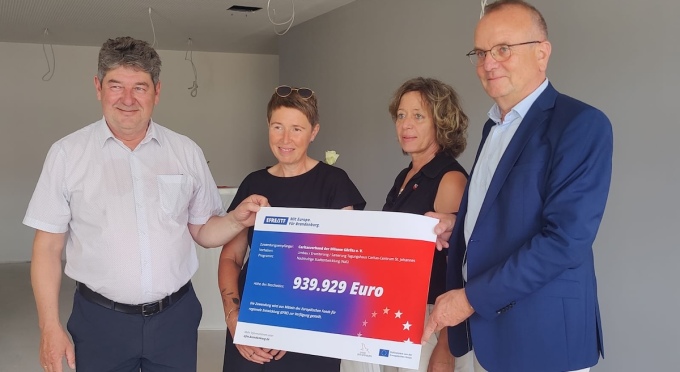 Übergabe des Förderbescheids durch Minister Tabbert am 15. August 2025