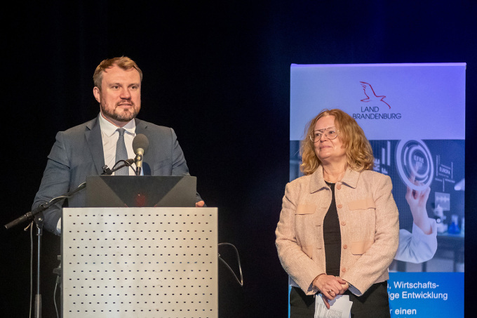 Wirtschaftsminister und Staatssekretärin in Schwedt/Oder
