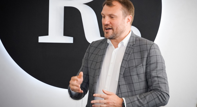 Wirtschaftsminister Daniel Keller bei der Eröffnungsveranstaltung in Wildau
